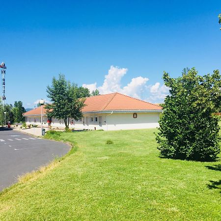 Hotel Evan Lempdes sur Allagnon Екстериор снимка